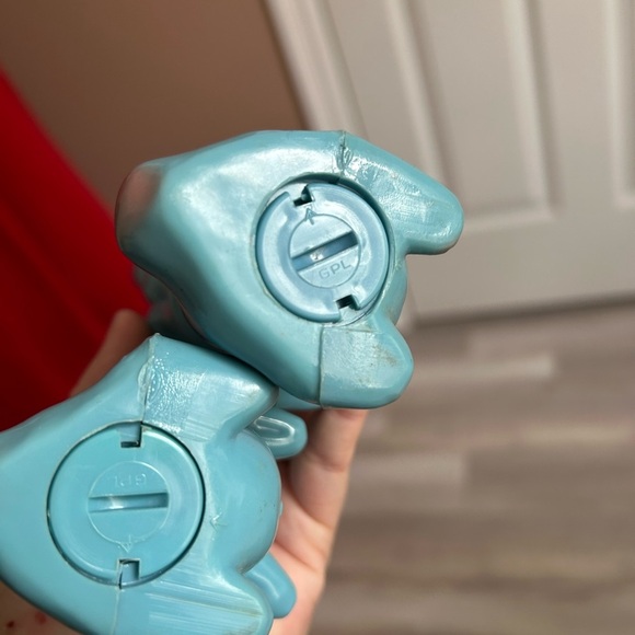 4/$100 Blue plastic Bunny Salt and Pepper Shakers for camper 🥰 - Picture 3 of 5